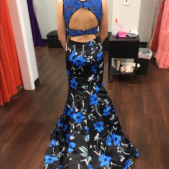 Prom dress!! - Picture 3 of 3